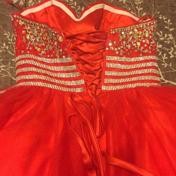 Scarlett-red dress - Picture 3 of 3